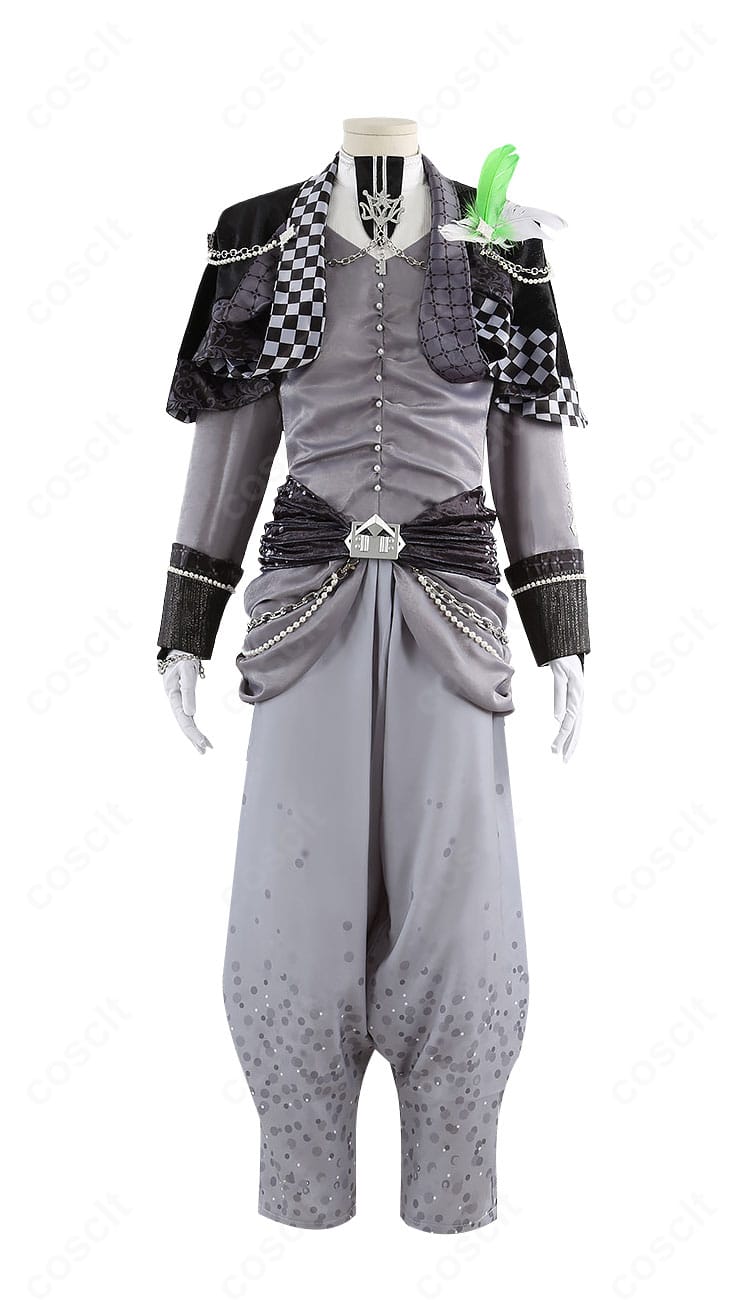 千 10周年記念コスチュームの正面全体写真（マント・シャツ・ベルト着用）