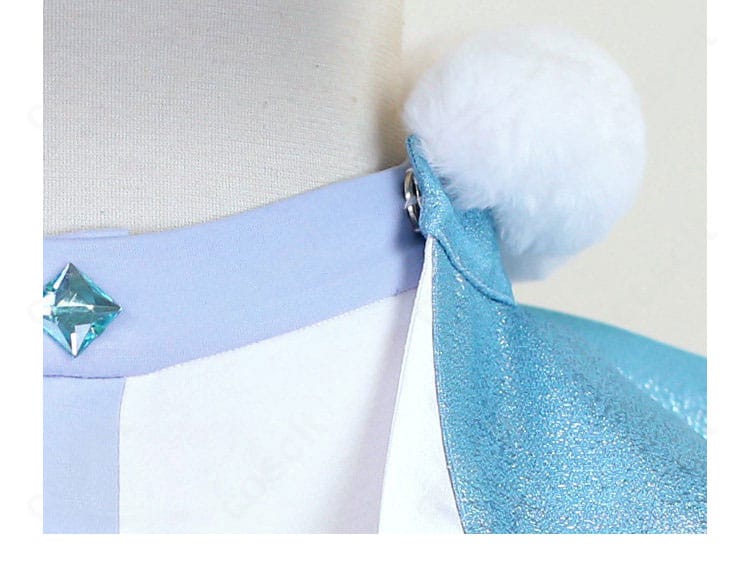 フロントの飾りボタン・留め具ディテール（質感が分かる近影）