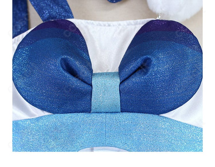 衣襟付近の装飾ディテール（フリルとボタン風パーツ）