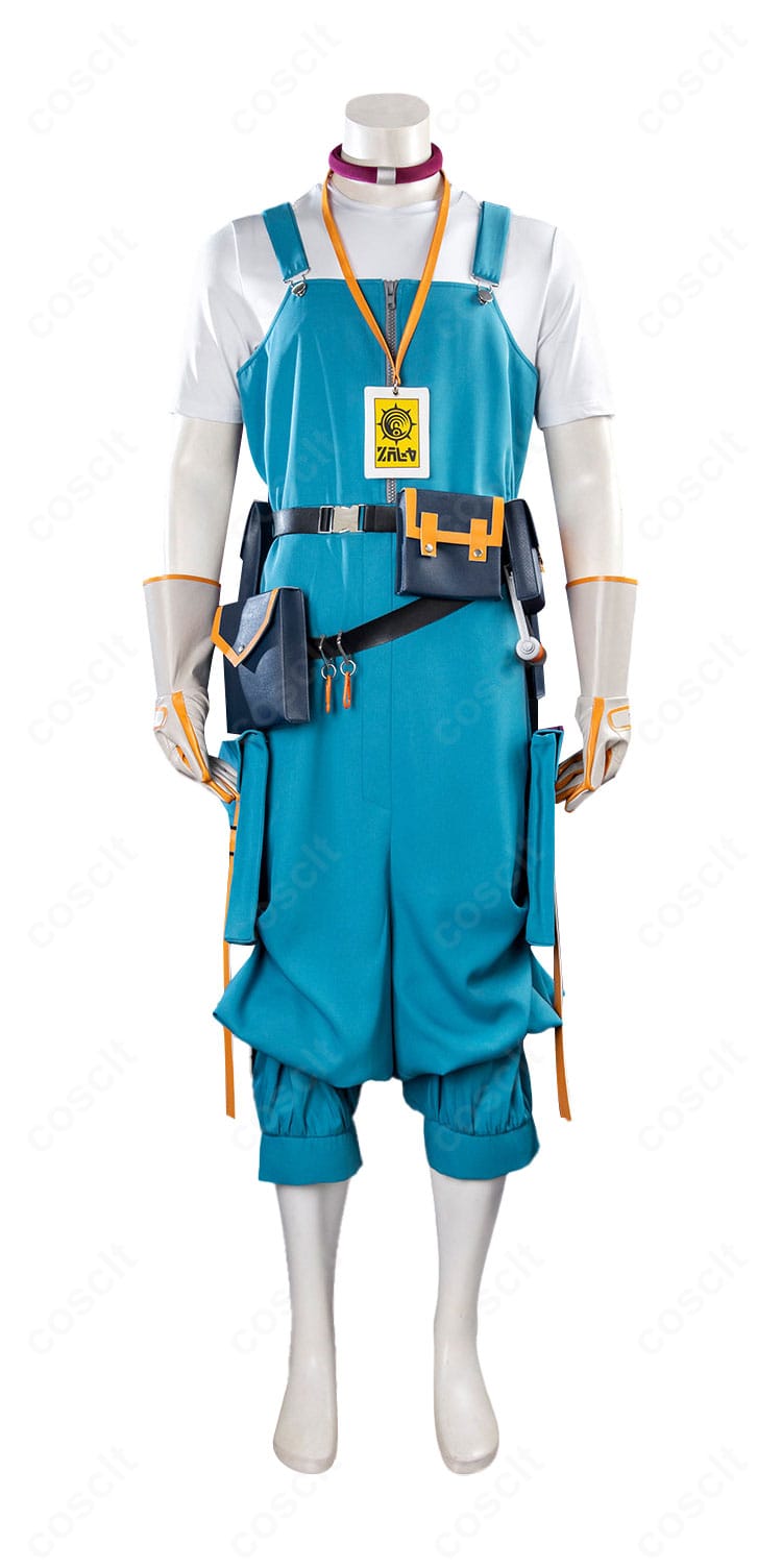 正面の装飾ディテール（名札、首飾り、胸元のパーツと配色）