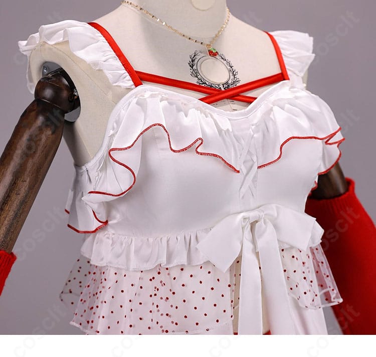 襟元の配色ラインと立体感のある仕立て