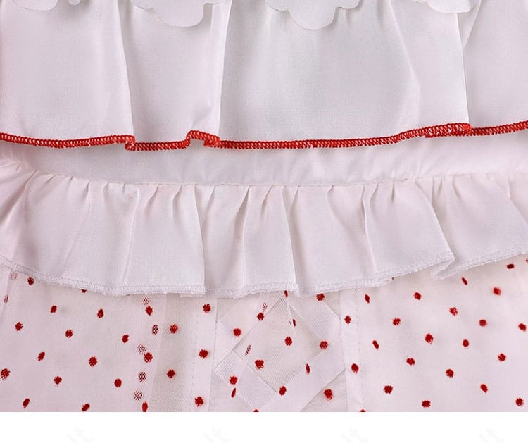 スカートフリルの重なりとギャザー分量のディテール