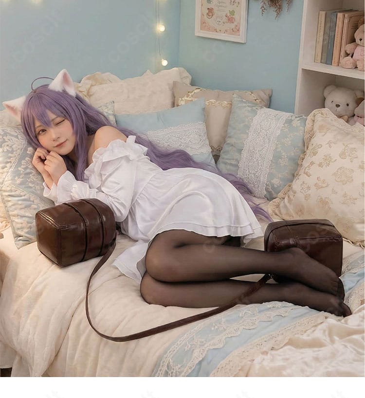 モデル着用例：ルー 白い猫 コスプレで横たわるポーズ参考