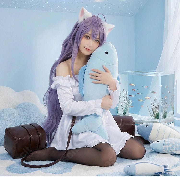 モデル着用例：ルー 白い猫 コスプレの全身コーディネート