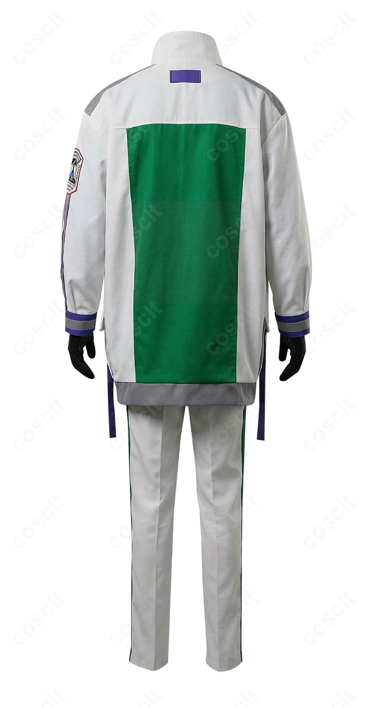 衣装背面の装飾とライン取り。コートの後ろ姿やストラップ通しの処理、裾の落ち感を示す画像。