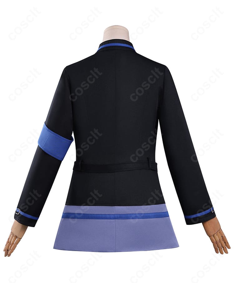 キャロライン衣装の背面デザインとコートのライン