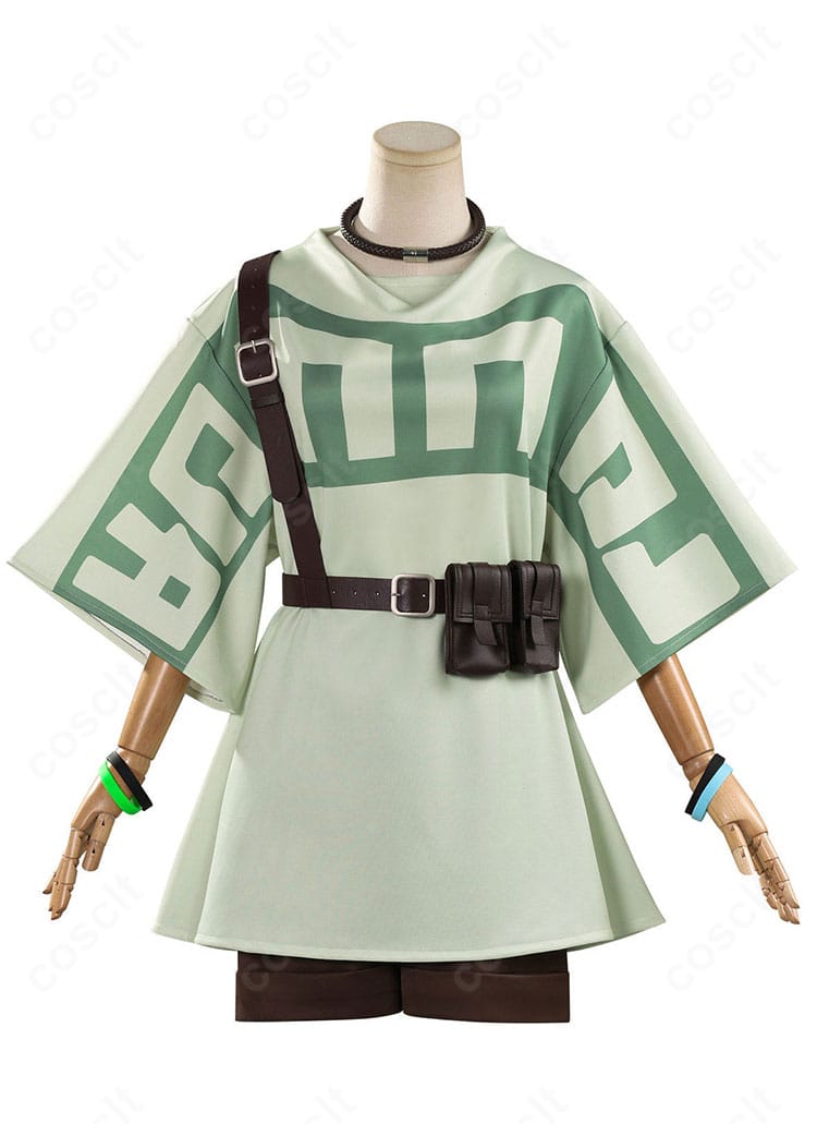 レムリン衣装の正面全体。トップスとショートパンツ、ウエストポーチの配置がわかるフロントビュー。