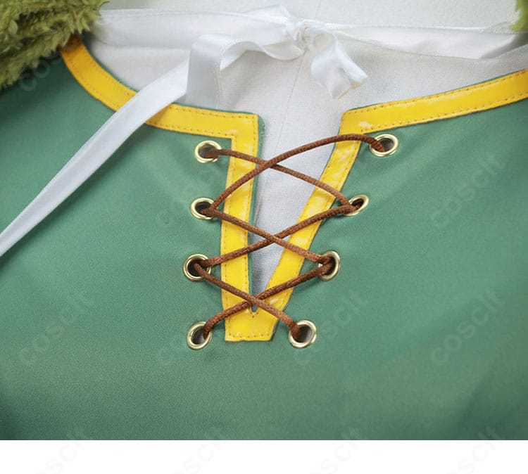 首元の装飾パーツと留め具のクローズアップ