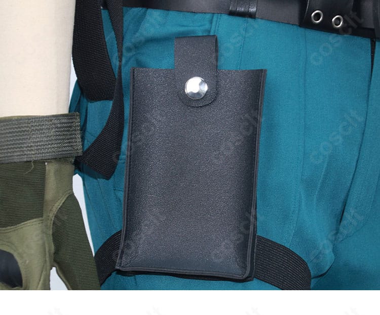 腿部ストラップと装飾パーツの位置関係が分かる近接画像