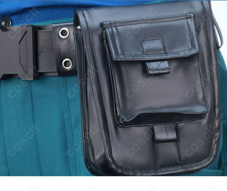 ウエストポーチとレッグポーチの固定方法、収納部の形状が分かるディテール画像