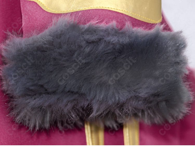 袖口の装飾パーツとカフスのディテール