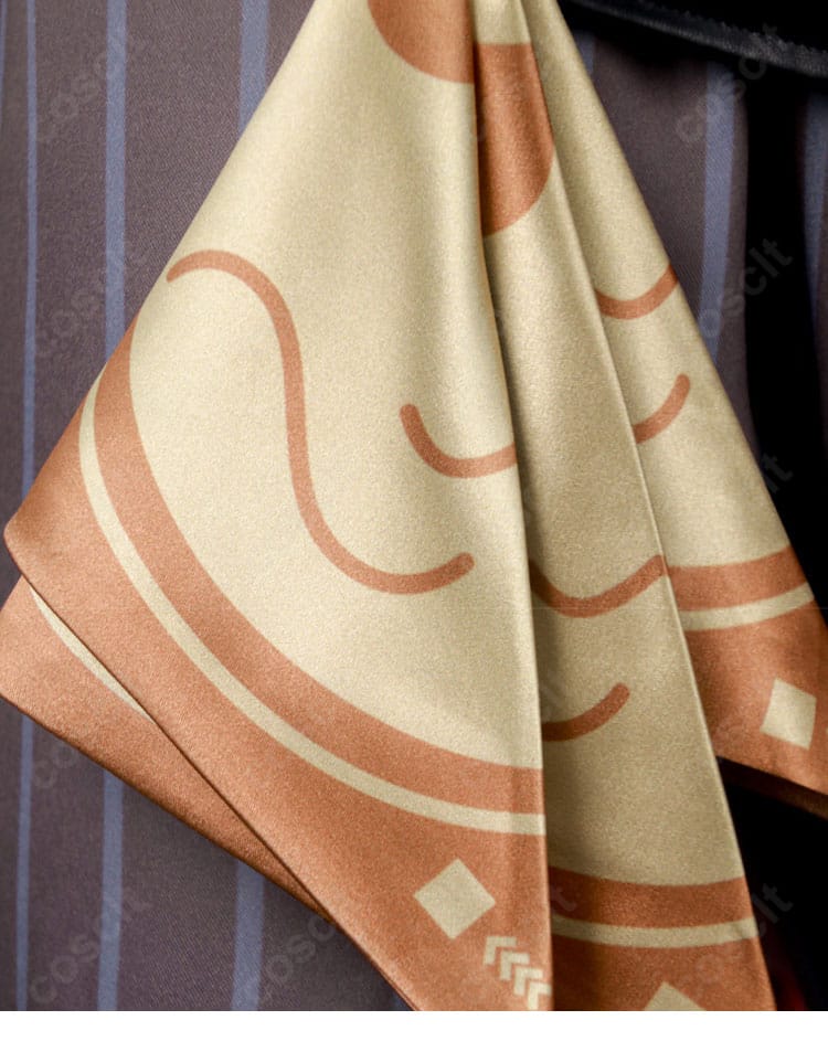 腰周りのチェーン・リングなどの吊り下げ装飾の近接