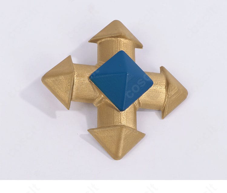 レナート・ディ・ルビーニ衣装の胸飾りディテールのクローズアップ