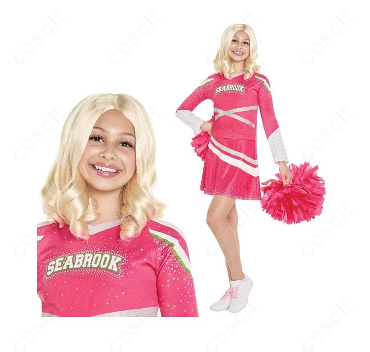 トップスのロゴや縁取りなど上衣ディテールの接写