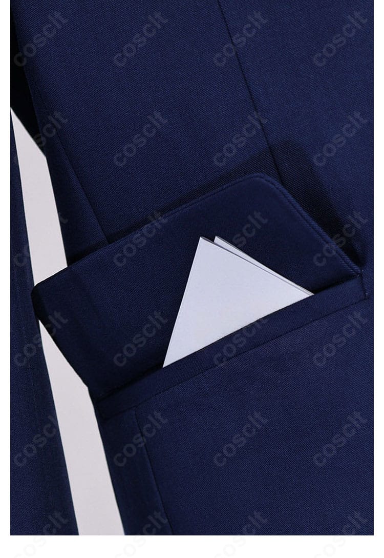 二藤宏嵩 スーツ衣装の外ポケット周辺ディテール。フラップ形状と縫い目の整いを表示