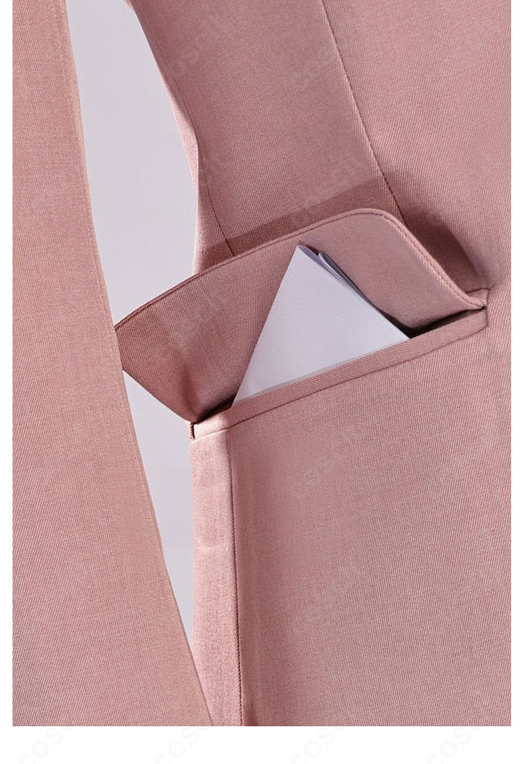 ジャケットのポケット装飾ディテール画像。フラップとステッチの仕上がりを確認