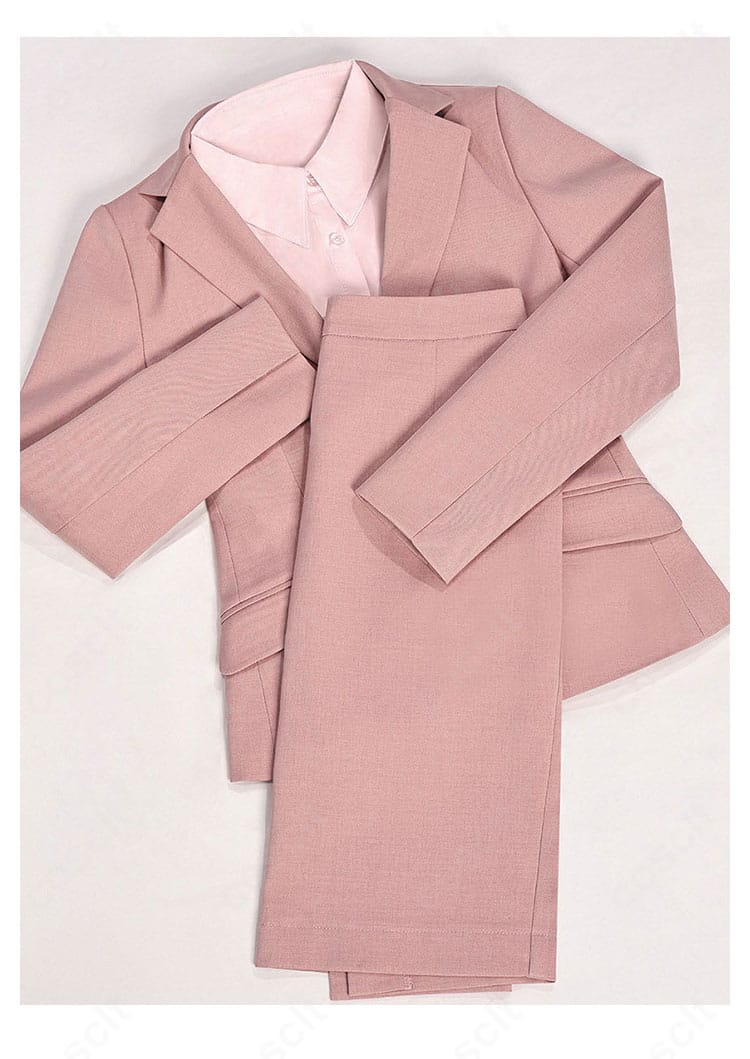 セット内容の平置き画像。コート（ジャケット）、スカート、シャツ、タイツの4点セットを一括表示