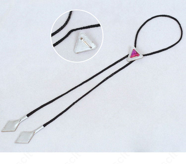 付属ネックレスの装飾ディテール。アメジオらしさを演出する小物