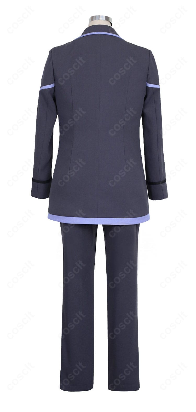 アメジオ衣装の背面。コートの後ろ姿と裾の広がりを強調