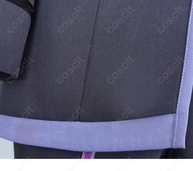 コート裾の装飾ディテール。動きで映えるライン取りを表現