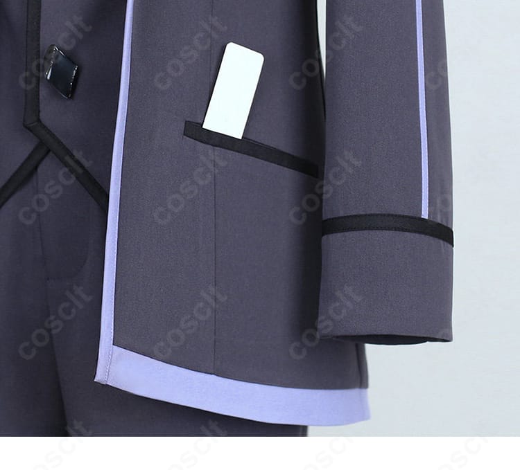 コートの外ポケット装飾。フラップ形状と縫製の整いを確認