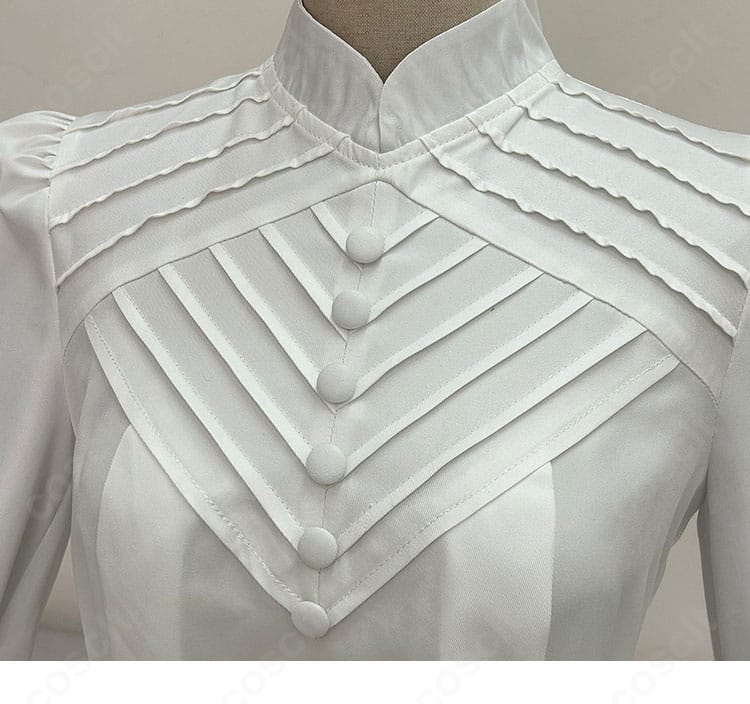 ボタンの質感と留め付け位置を示す装飾ディテール接写