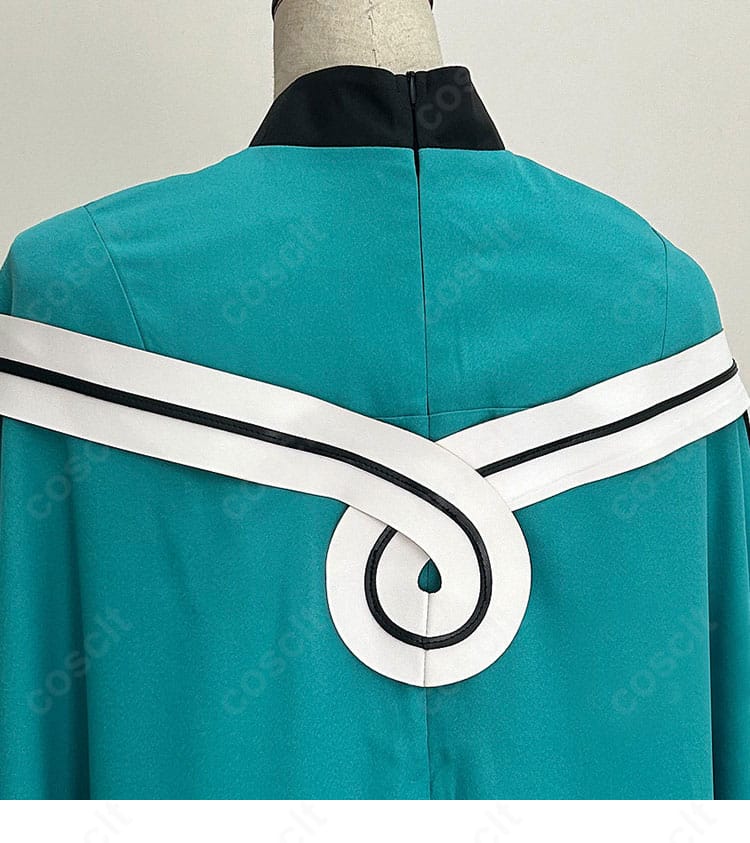 背肩の切り替えと装飾パーツを確認できる後ろ肩ディテール