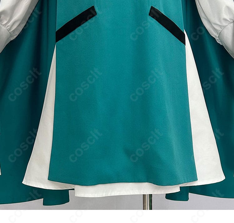 衣装の裾ラインとパイピング装飾を強調したディテール写真