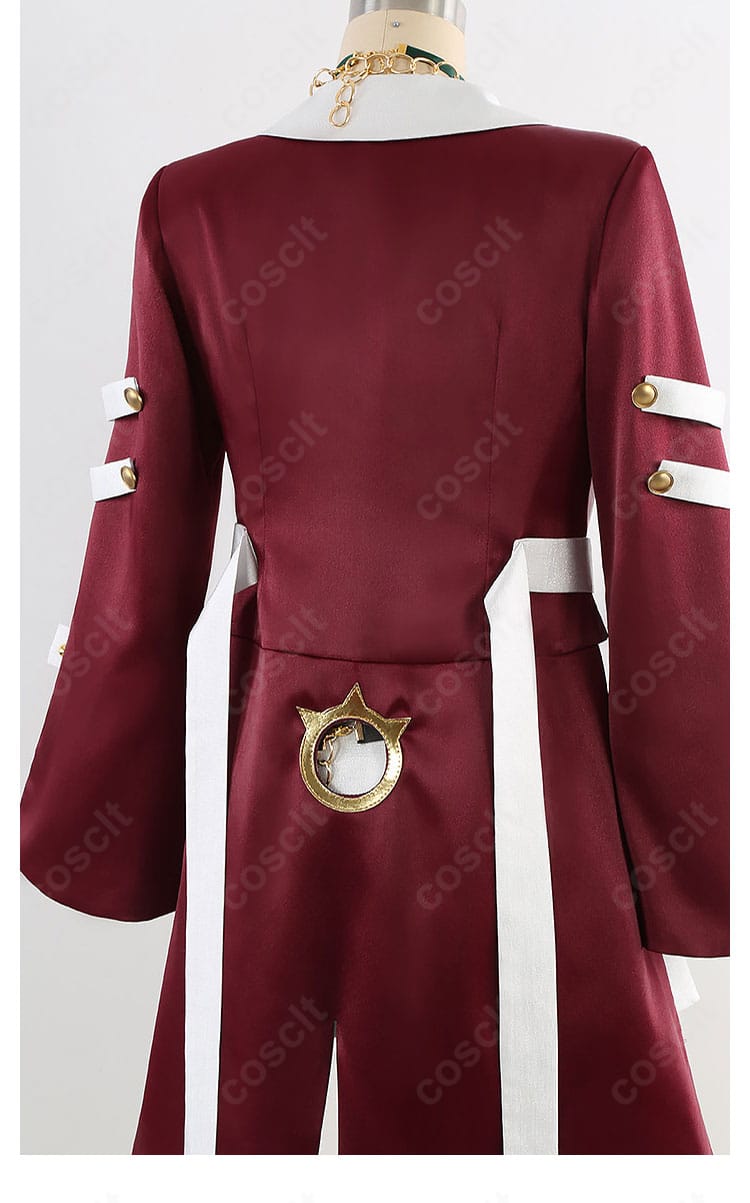 背面装飾のアップ：ベルト固定と背中の意匠