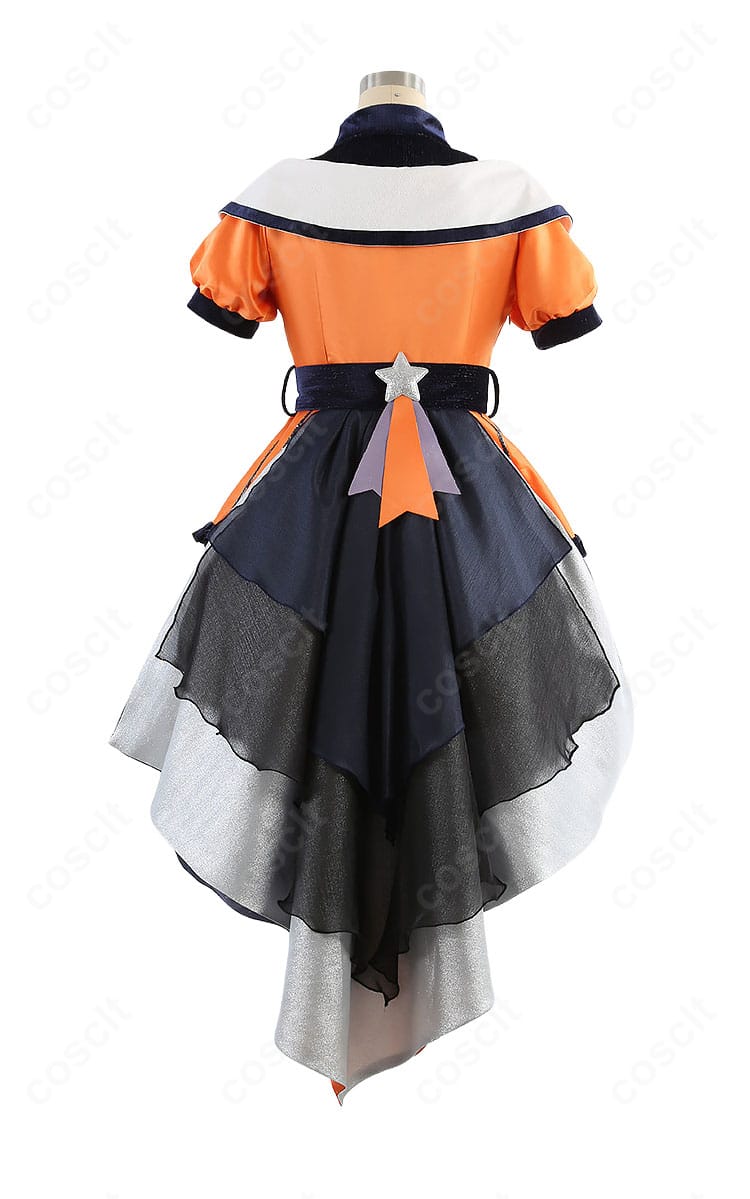 澁谷かのん ステージ衣装の背面全体写真（フレアラインと留め具位置の確認用）