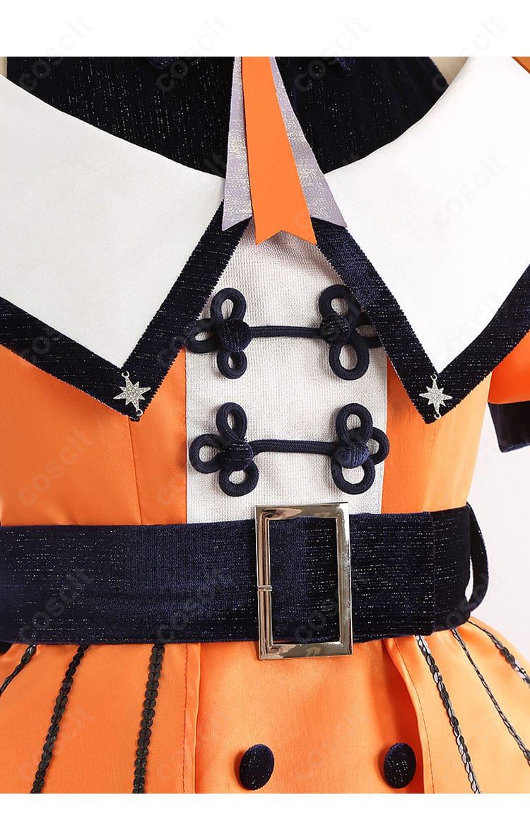 衣襟まわりの装飾ディテール写真（配色トリムと縫製の仕上がり）