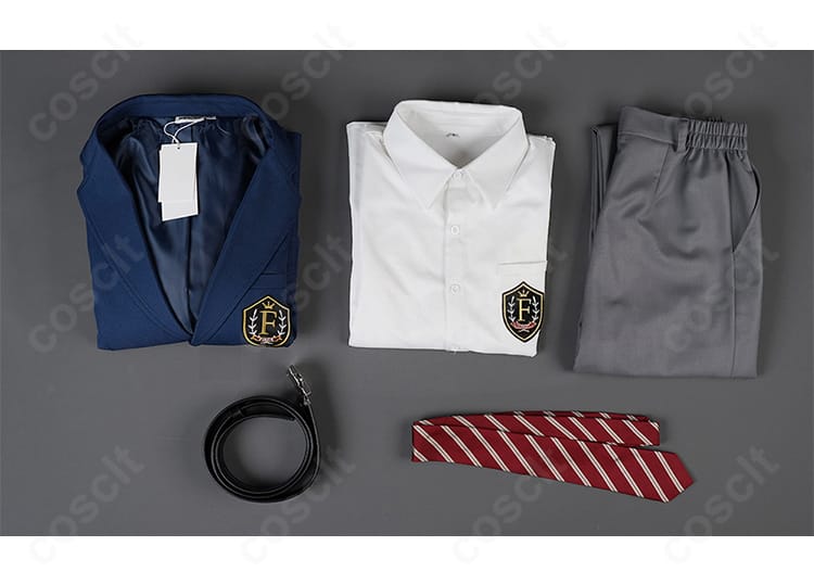 セット内容の平置き展示。ジャケット、シャツ、ズボン、ベルト、ネクタイの5点フルセット。