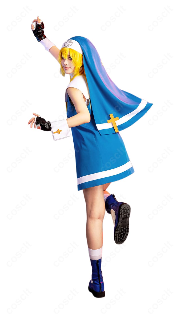 ブリジット修道服コスの背面。ケープの広がりとベールの長さを確認できる