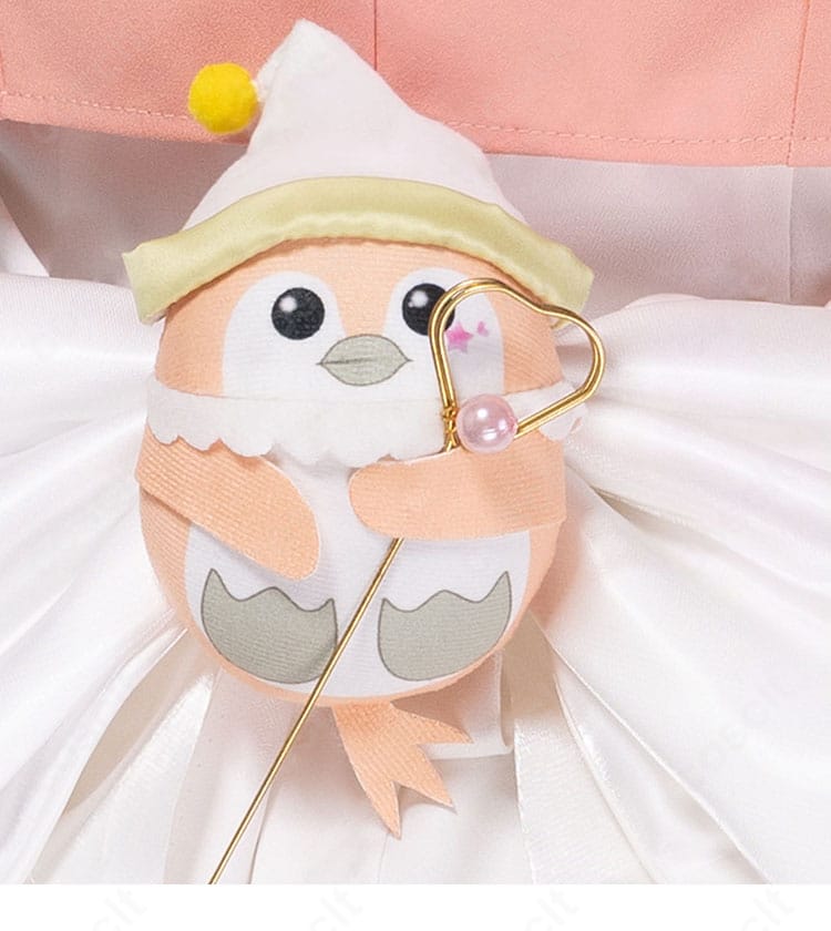 背面リボンに付属するぬいぐるみ装飾の接写