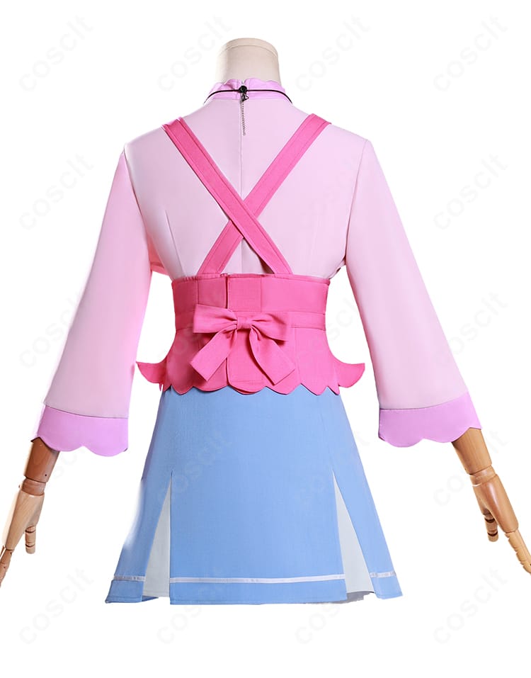 明智アンナ 私服コスプレの背面。背開き仕様とスカートの広がりを確認