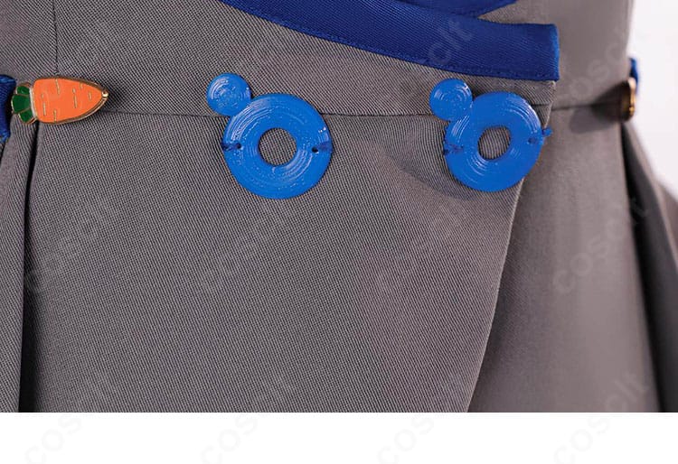 ウエスト装飾のディテール。ベストのカッティング、ライン取り、腰位置を高く見せる切替えの縫製を強調。