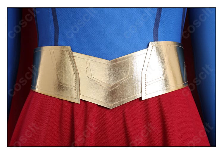 ウエストベルトの装飾と留め具ディテール。締め位置の調整幅と表面素材の質感をクローズアップ。