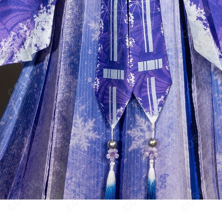 鳴潮 緋雪 2nd Form コスプレ衣装・付属品装着例。コルセットベルトと胸飾りの合わせでシルエットが締まる様子を表現。