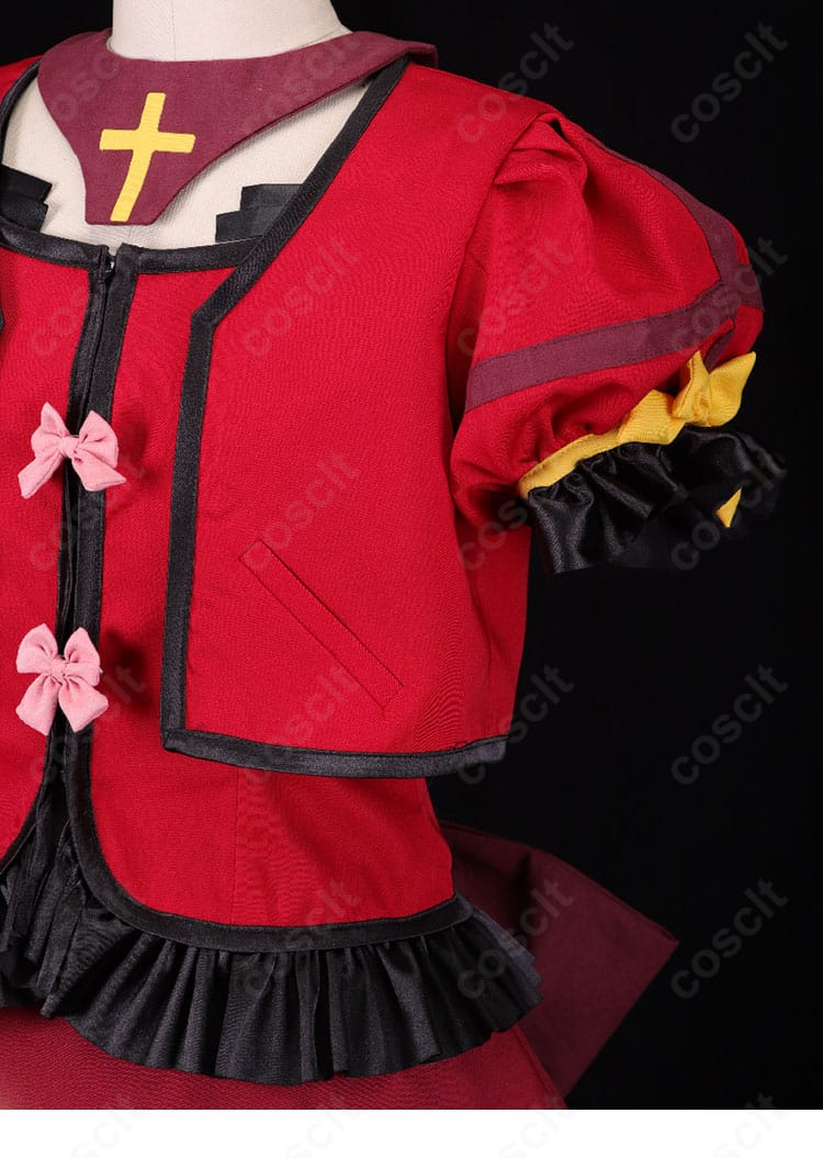 ヴィータ騎士服ver.コスプレ衣装の肩・袖装飾ディテール。騎士服らしい華やかなアクセント