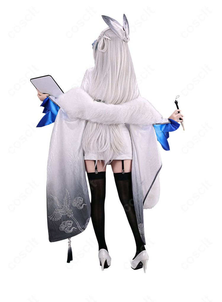 勝利の女神:NIKKE シラツル コスプレ衣装の背面図、バックネック飾りと衣装シルエットを確認できる画像