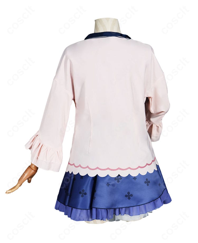 飛鳥湊 私服Ver.コスプレ衣装の背面図、カーディガンとスカートの後ろ姿