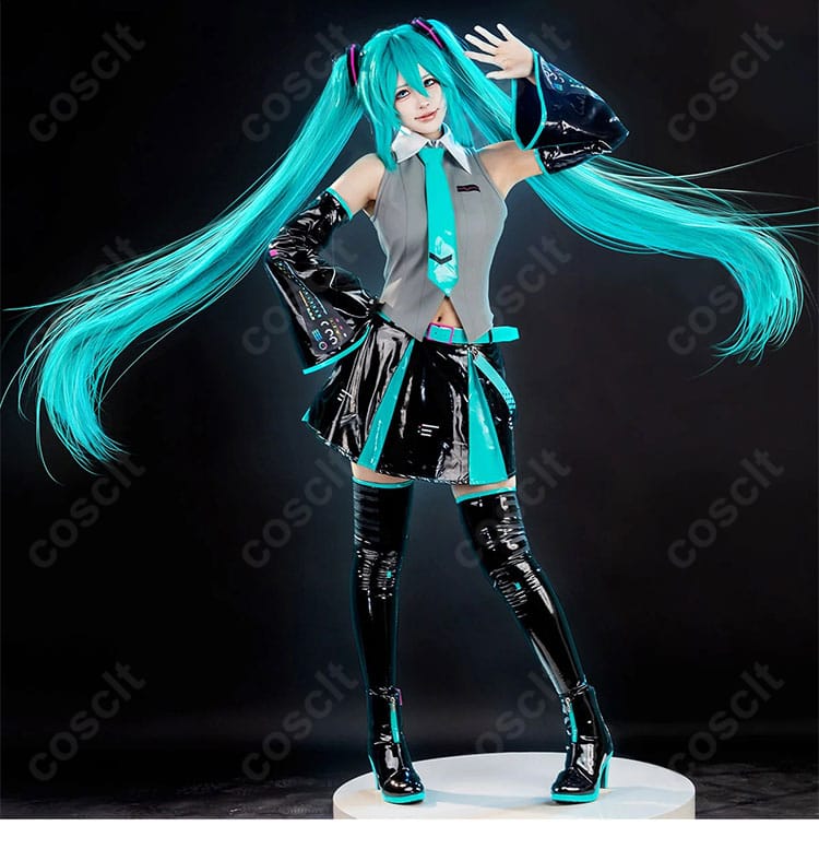 初音ミク V6 パッケージビジュアルVer.コスプレ衣装の着用正面イメージ、ネクタイと髪飾りを含む全身写真