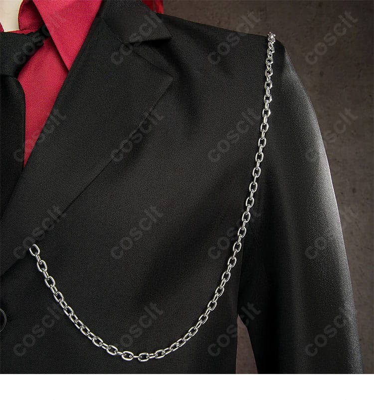ルフィ コスプレ衣装のジャケット胸元チェーン装飾クローズアップ
