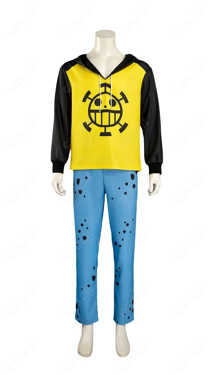 ONE PIECE トラファルガー・ロー 2年後コスプレ衣装の正面全体。トップス、パンツ、帽子を組み合わせた全身デザイン