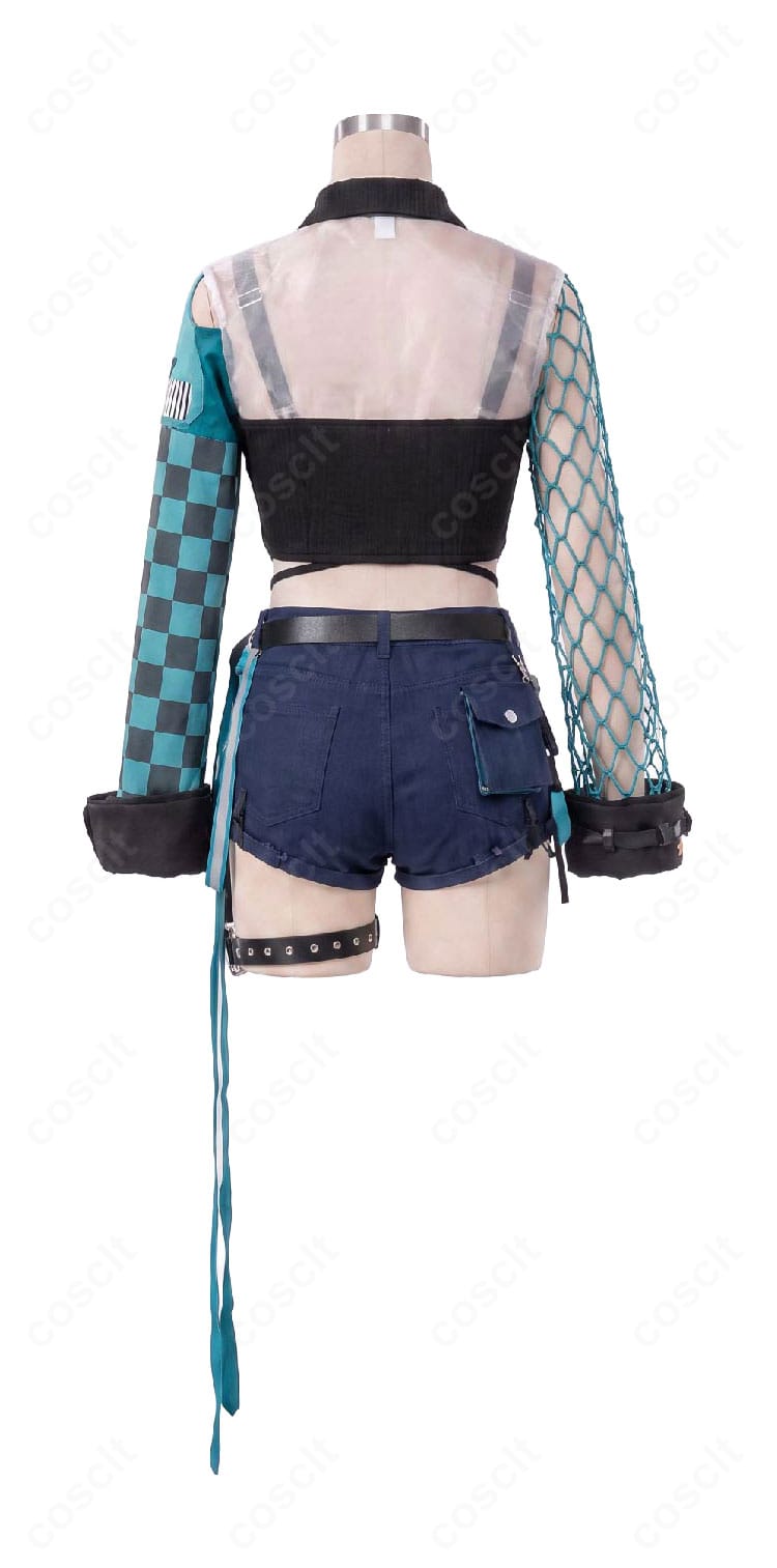 輪堂千速の原宿コスプレ衣装を背面から確認できるトップスとショートパンツの構成