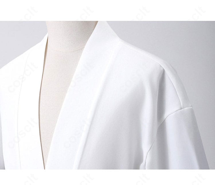 うちはサスケ コスプレ衣装の襟元に施された装飾と仕立ての詳細