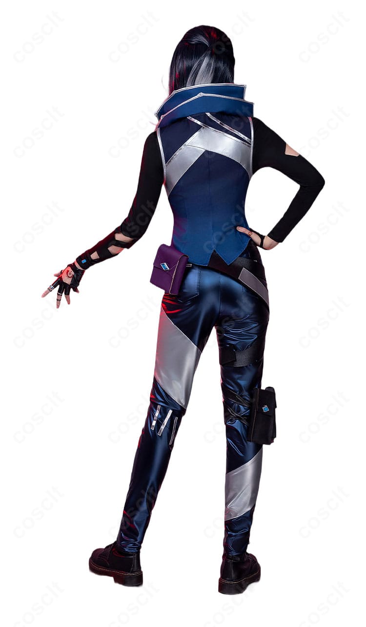 VALORANT フェイドのコスプレ衣装を着用した背面スタイルとタクティカルシルエット