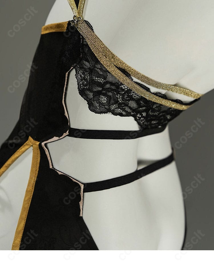 モランの黒×金ロングドレス背面に施された装飾の細部
