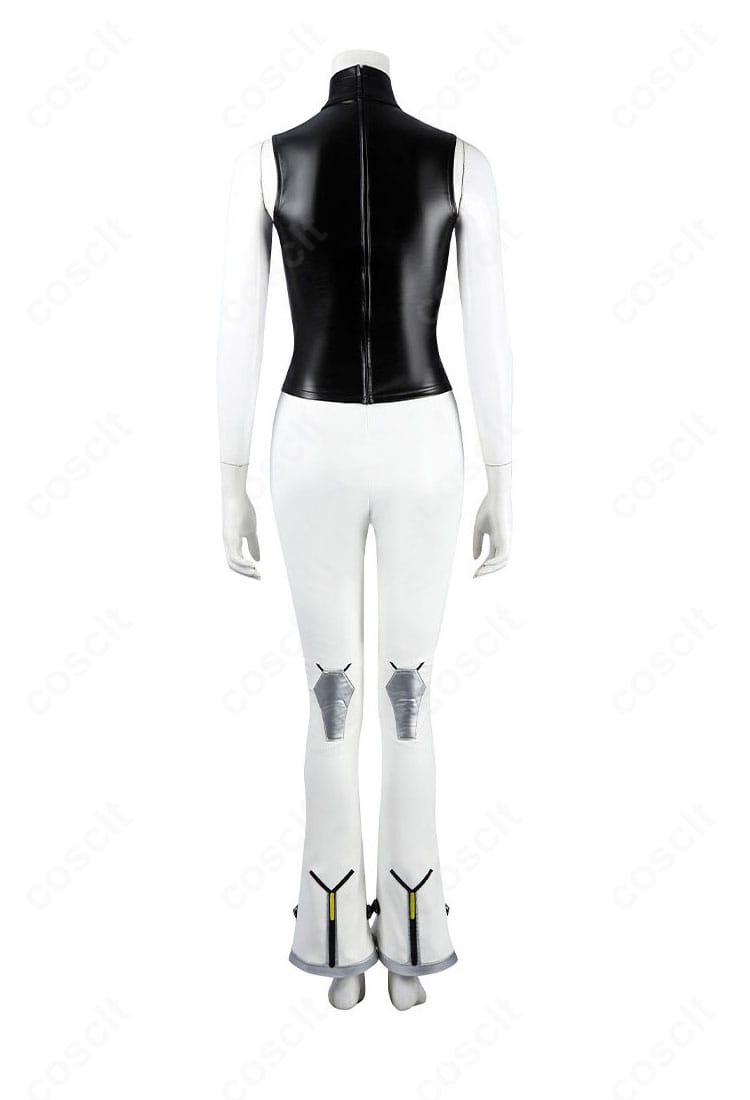 シオンのインナートップスとパンツを組み合わせた背面の衣装ディテール