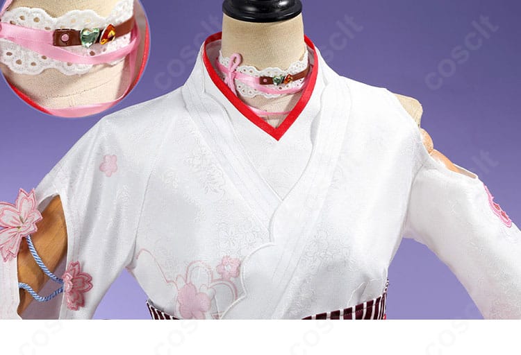 緋英「月待つ花時」コスプレ衣装の首飾り部分を拡大した装飾ディテール画像